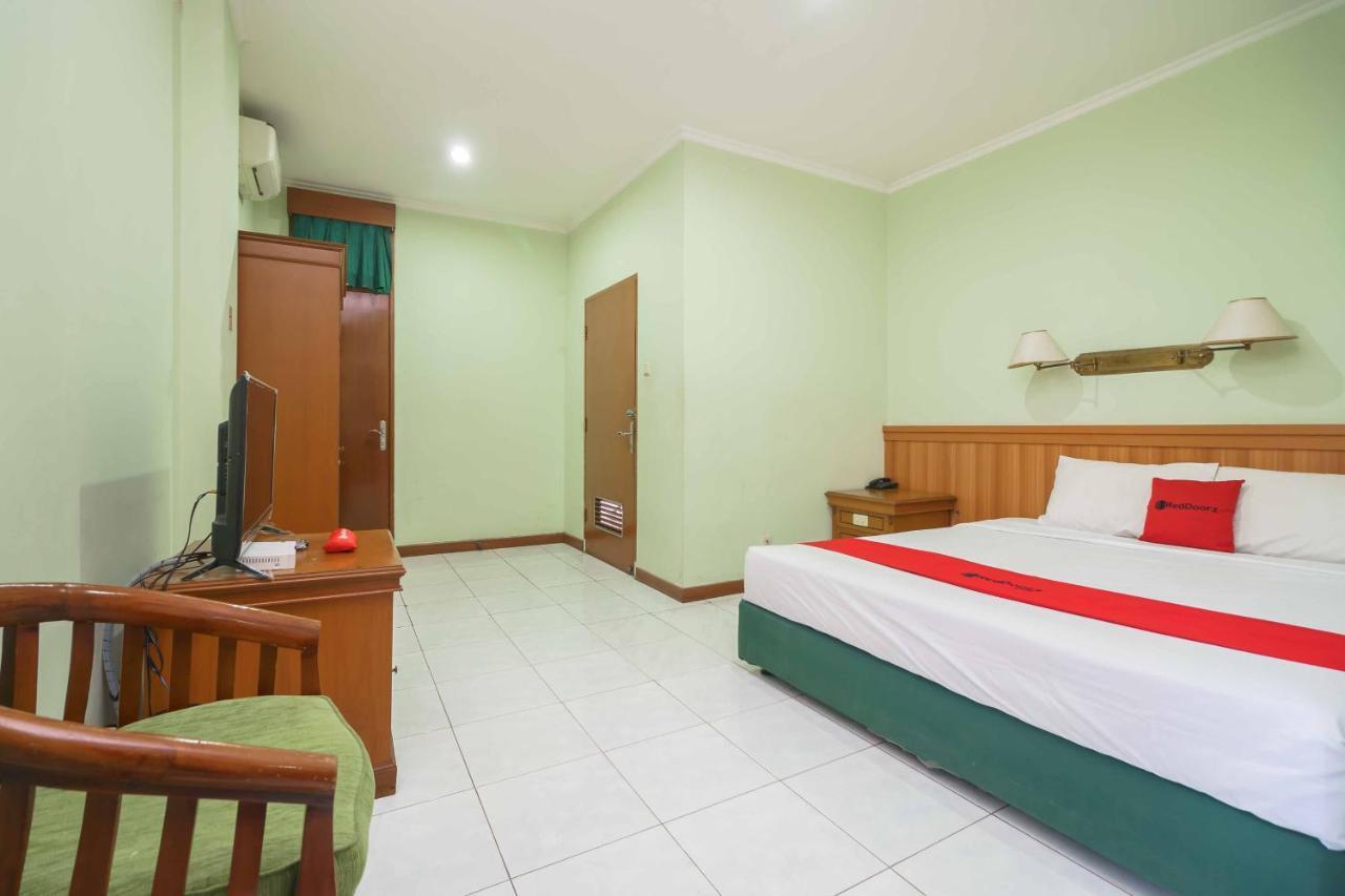 Reddoorz Plus Near Kemang Raya Jakarta Eksteriør bilde