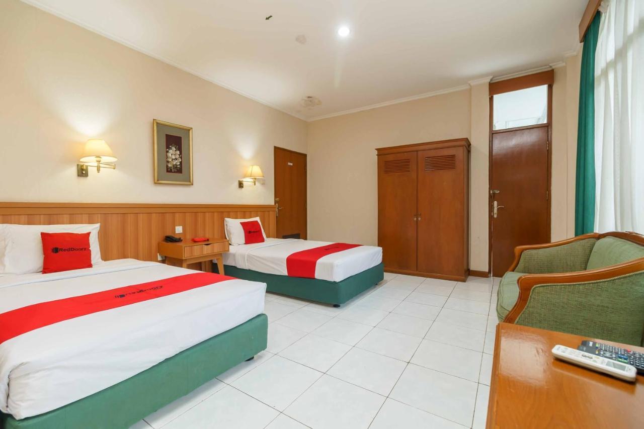 Reddoorz Plus Near Kemang Raya Jakarta Eksteriør bilde