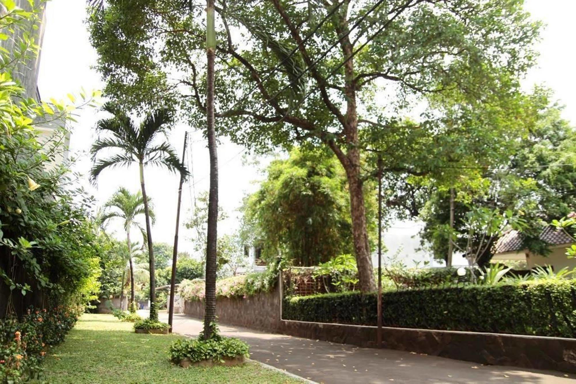Reddoorz Plus Near Kemang Raya Jakarta Eksteriør bilde